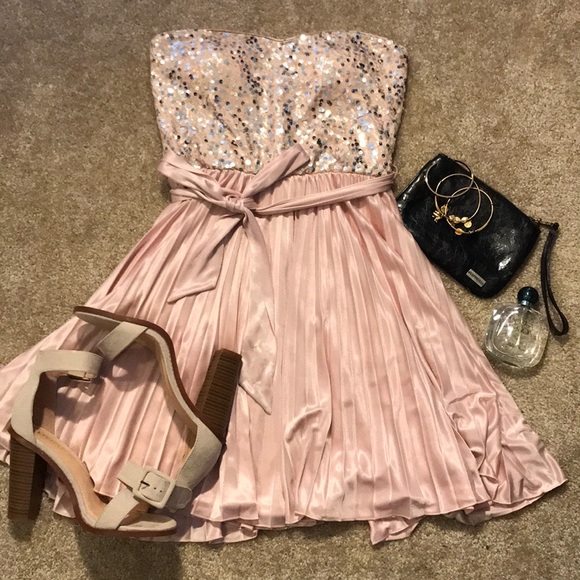 Light pink strapless dress with sequins - Picture 1 of 4